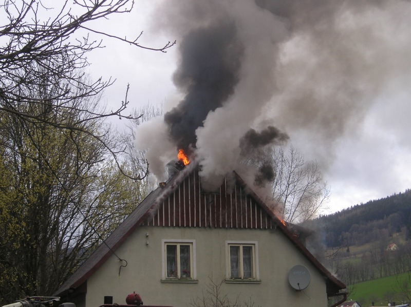 2010.04.15. - VRCHLABI - pozar rodinneho domu - 002.JPG