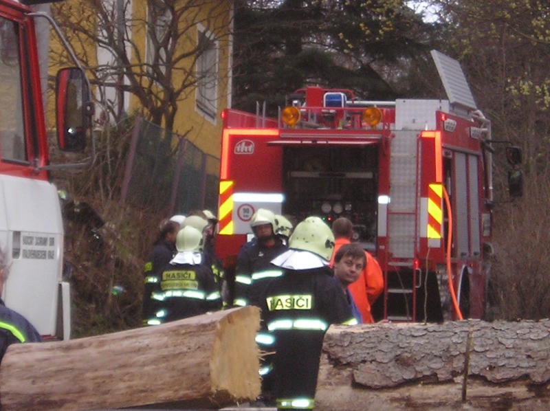 2010.04.15. - VRCHLABI - pozar rodinneho domu - 017.JPG