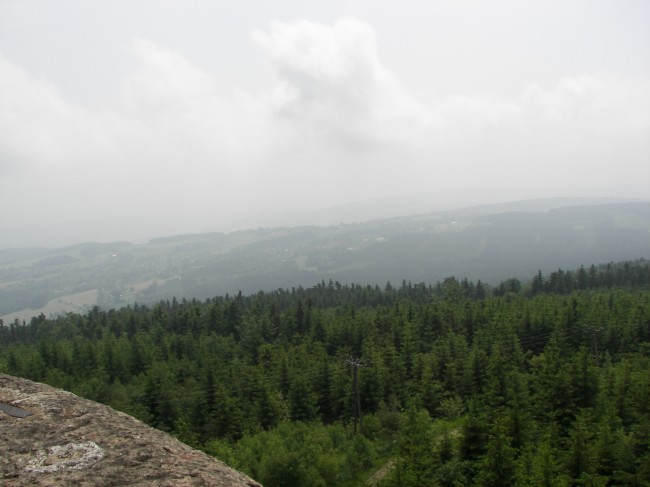 74 Cesta na rozhl. Černá studnice -  vyhl. vláčkem.jpg